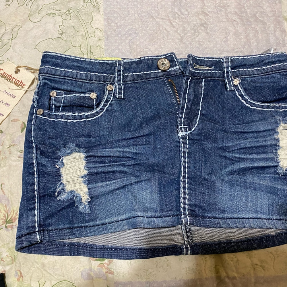 Cambridge Jean shorts size medium 28 Height Is 11 And1/2And From Left ToR 15in